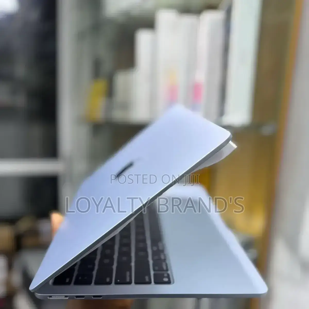 New Laptop Apple MacBook Air 2025 M4 13-inch 16GB Apple M4 SSD 512GB