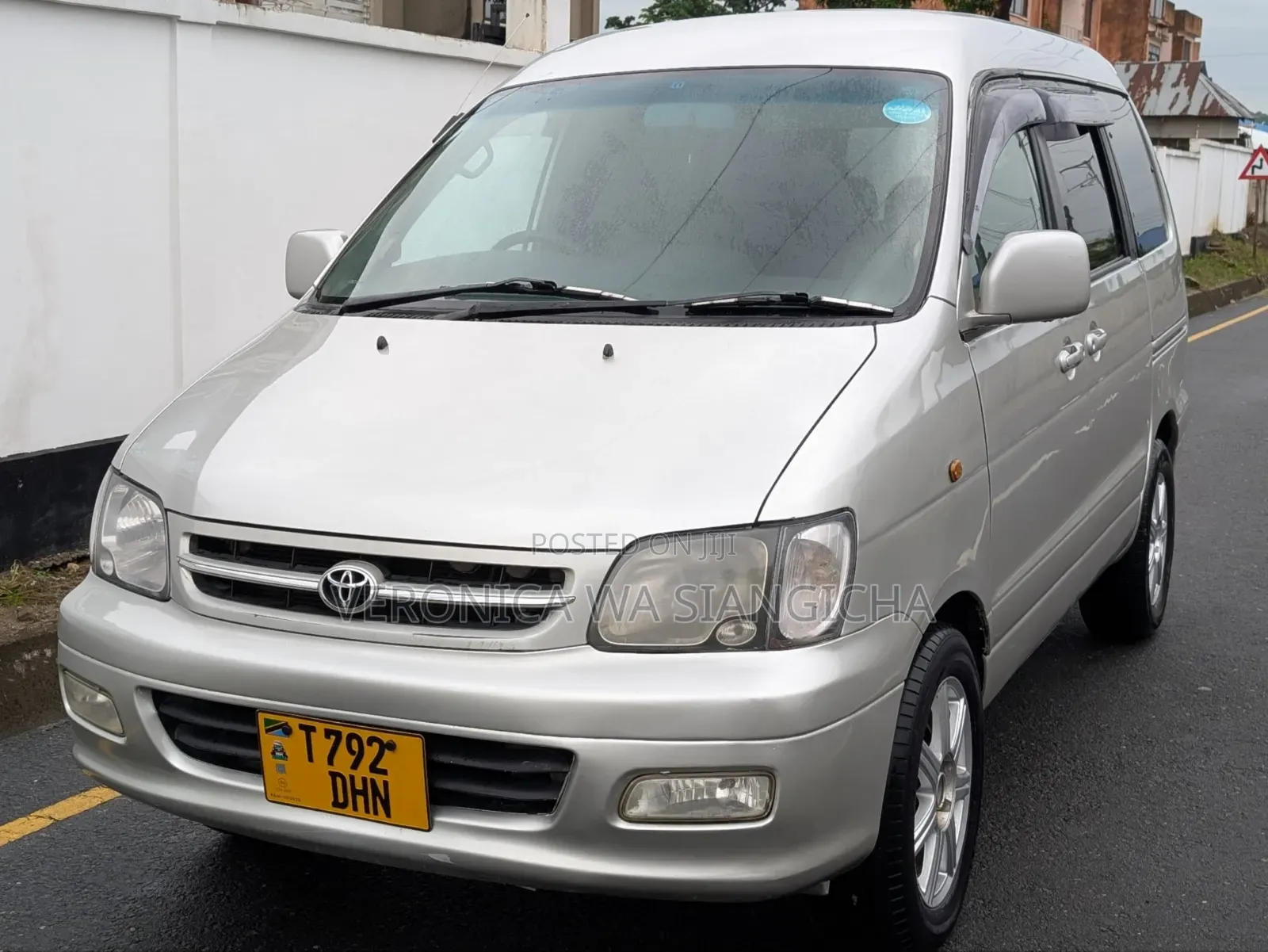 Toyota Noah 2001 Silver