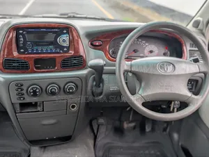 Toyota Noah 2001 Silver