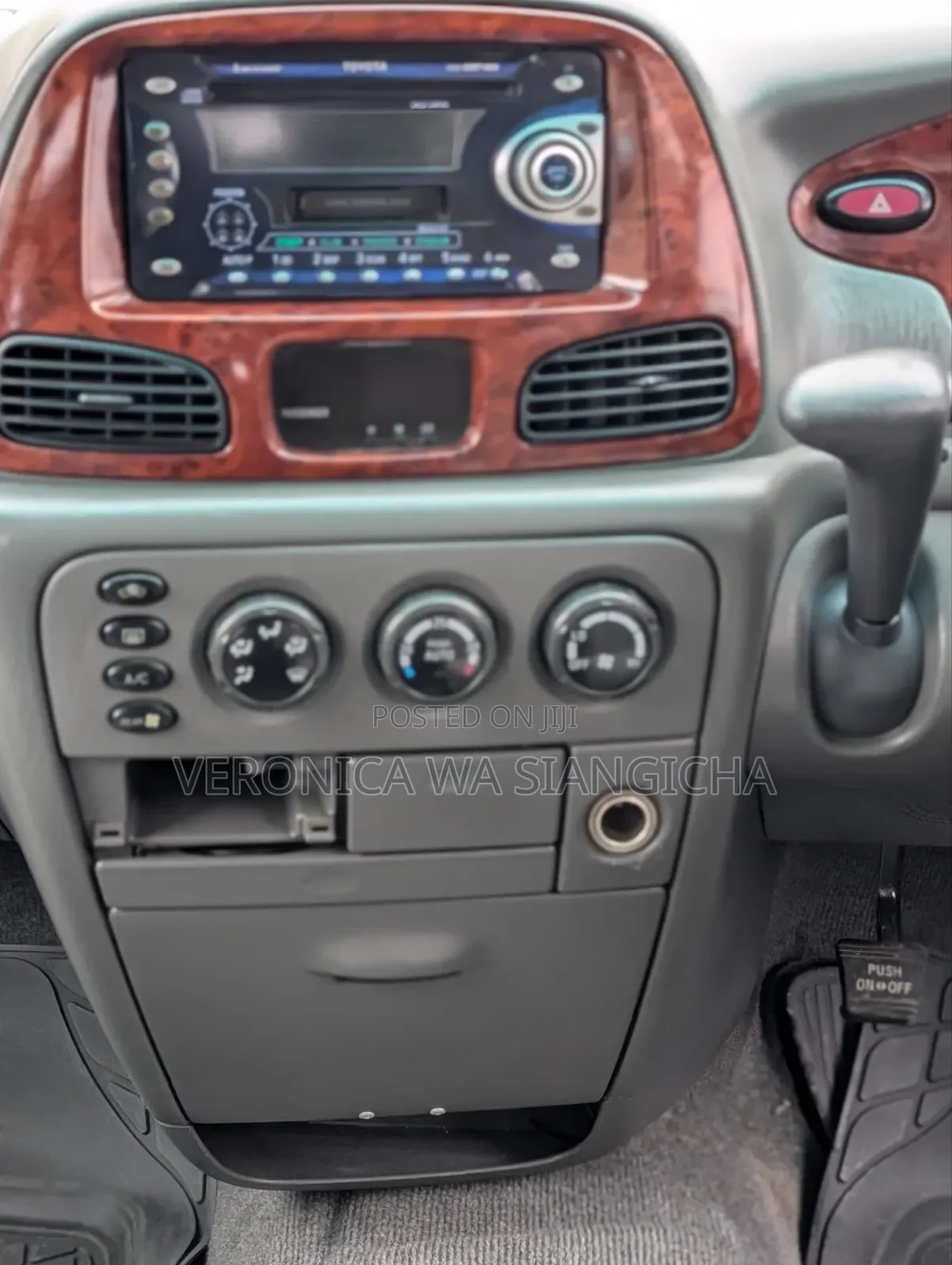 Toyota Noah 2001 Silver