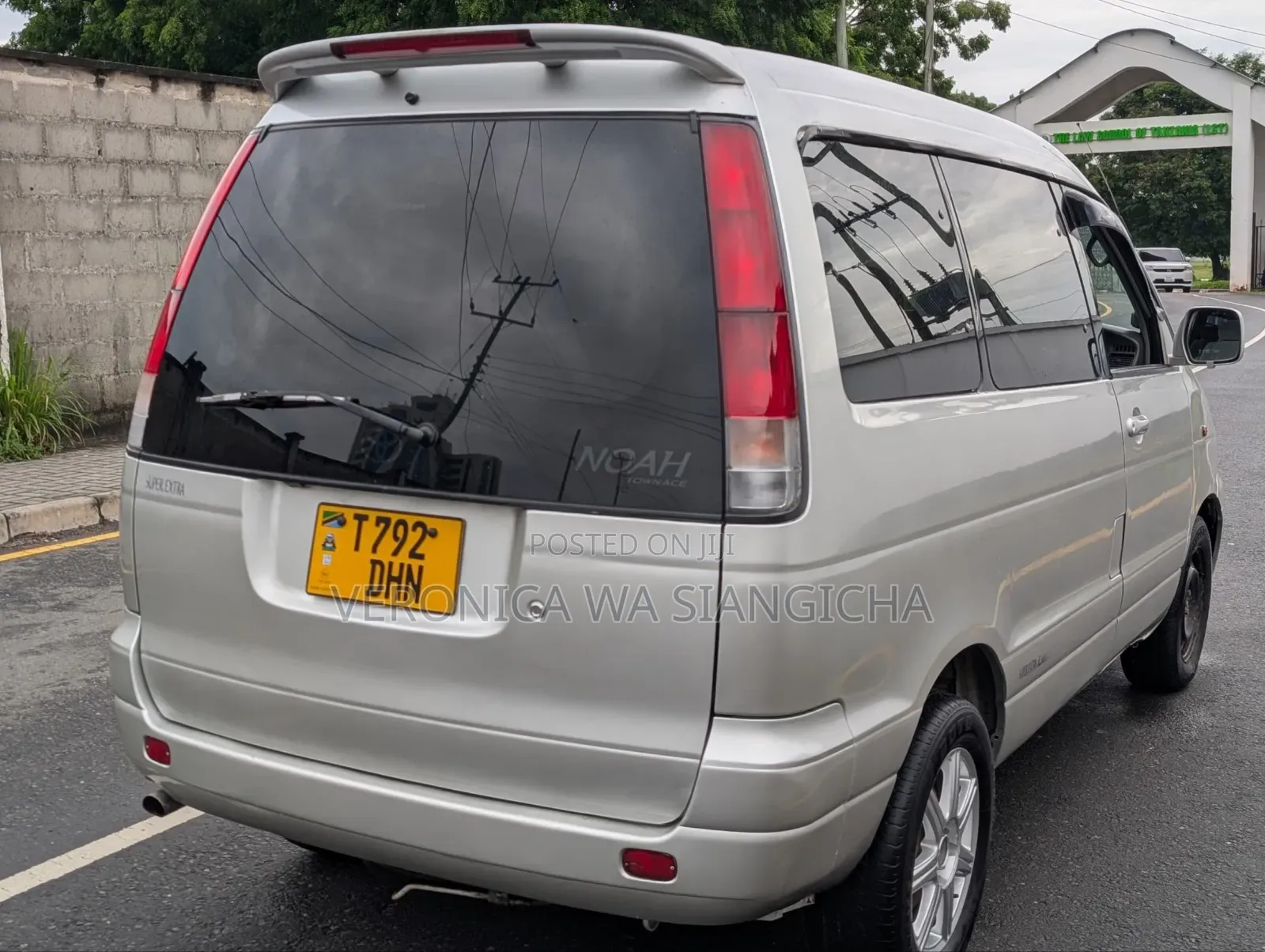 Toyota Noah 2001 Silver