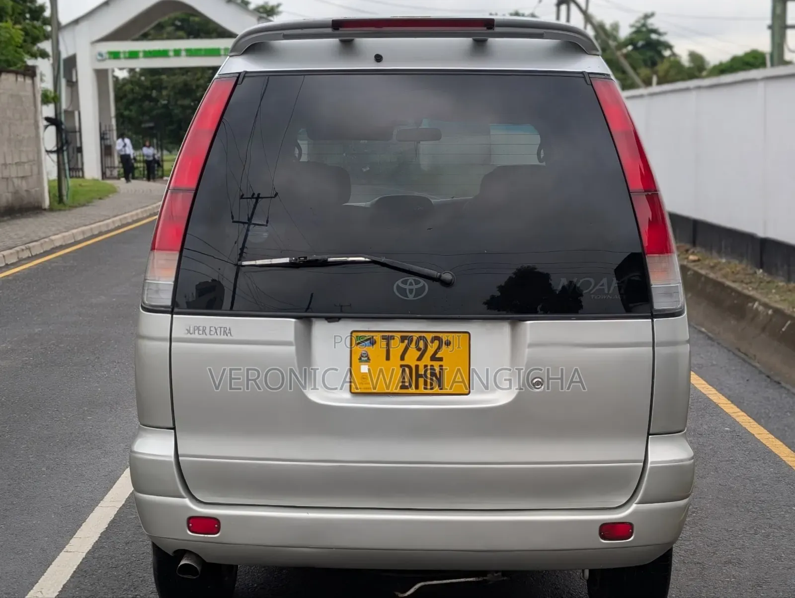 Toyota Noah 2001 Silver