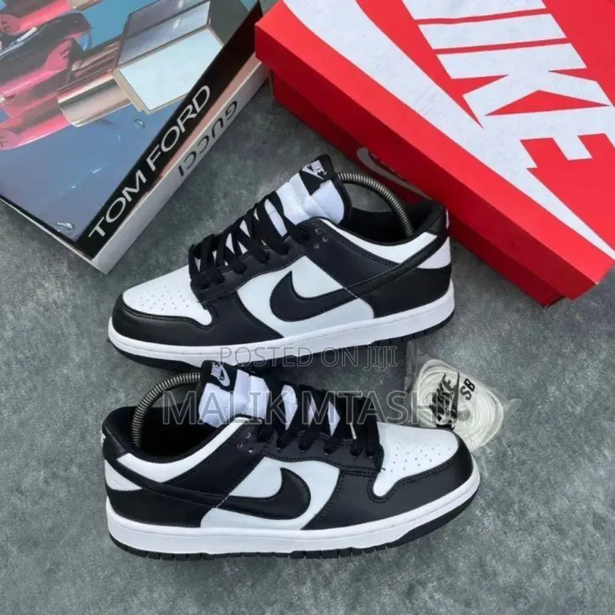 Nike Dunk Low Trainers