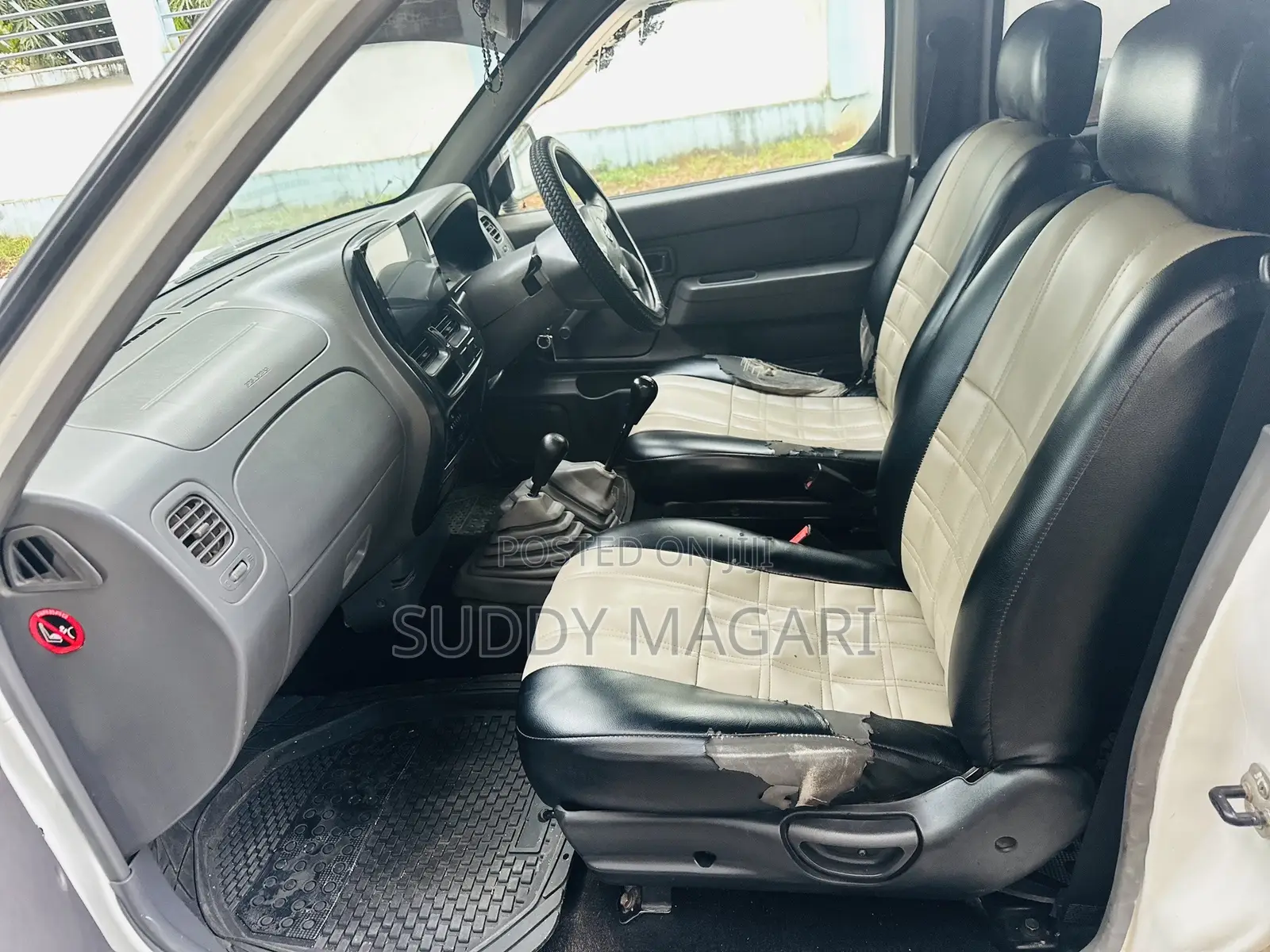Nissan Hardbody 2015 White