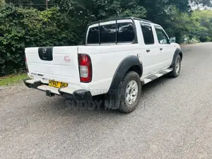 Nissan Hardbody 2015 White