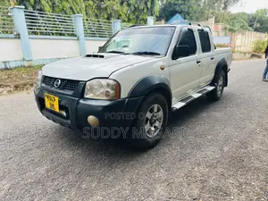 Nissan Hardbody 2015 White