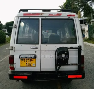 Toyota Land Cruiser 2005 White