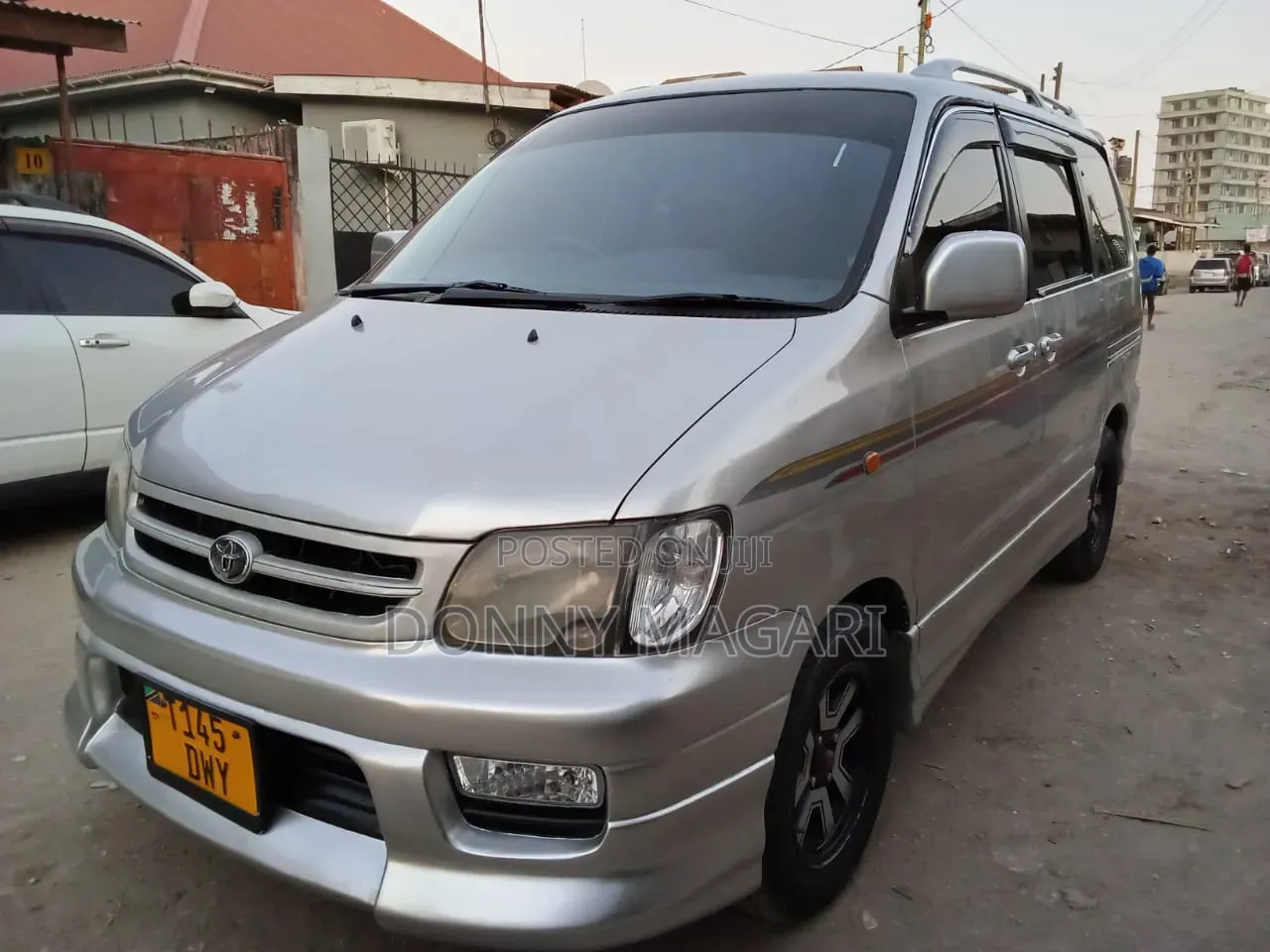 Toyota Noah 2003 Silver