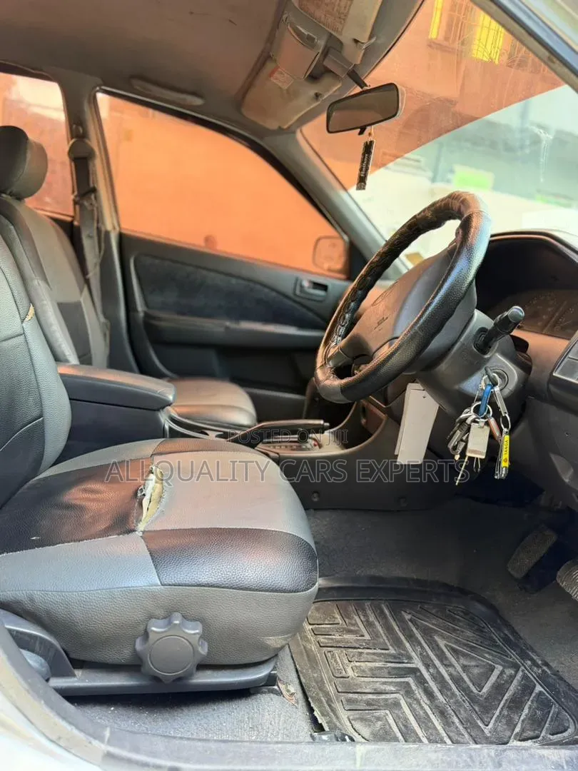 Toyota Carina 2000 Silver