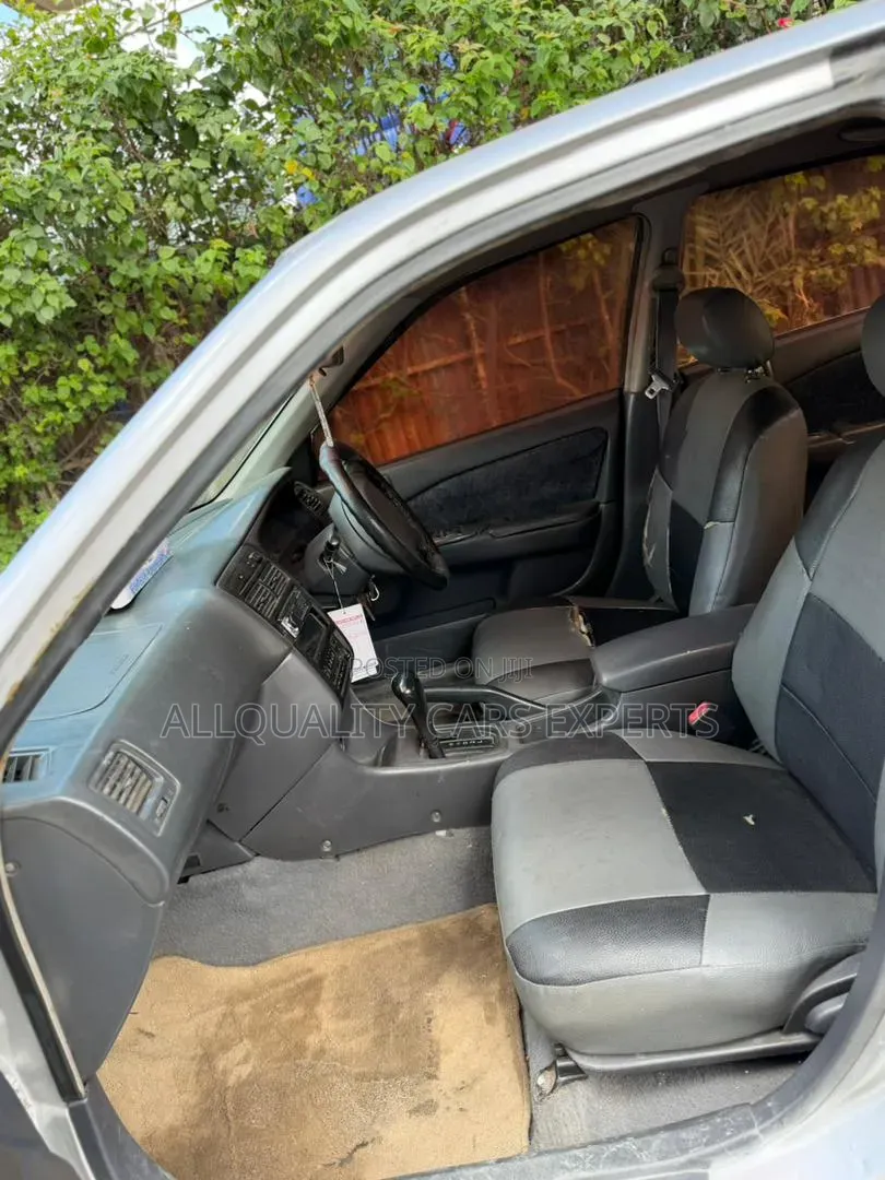 Toyota Carina 2000 Silver