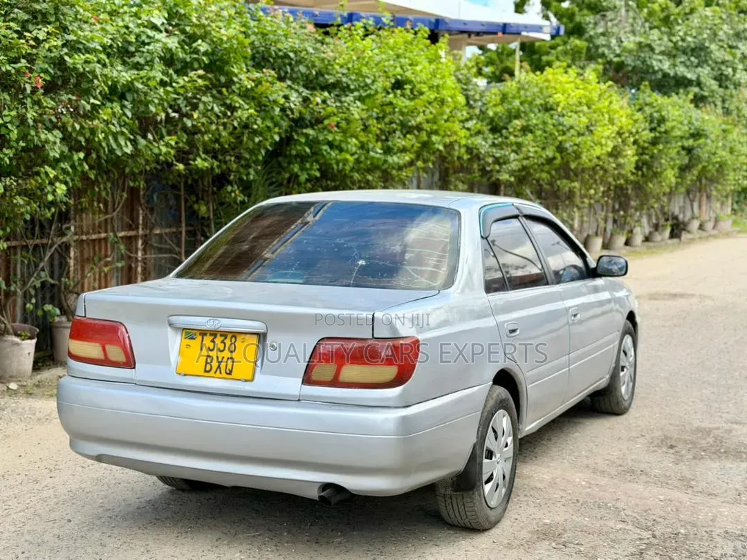 Toyota Carina 2000 Silver