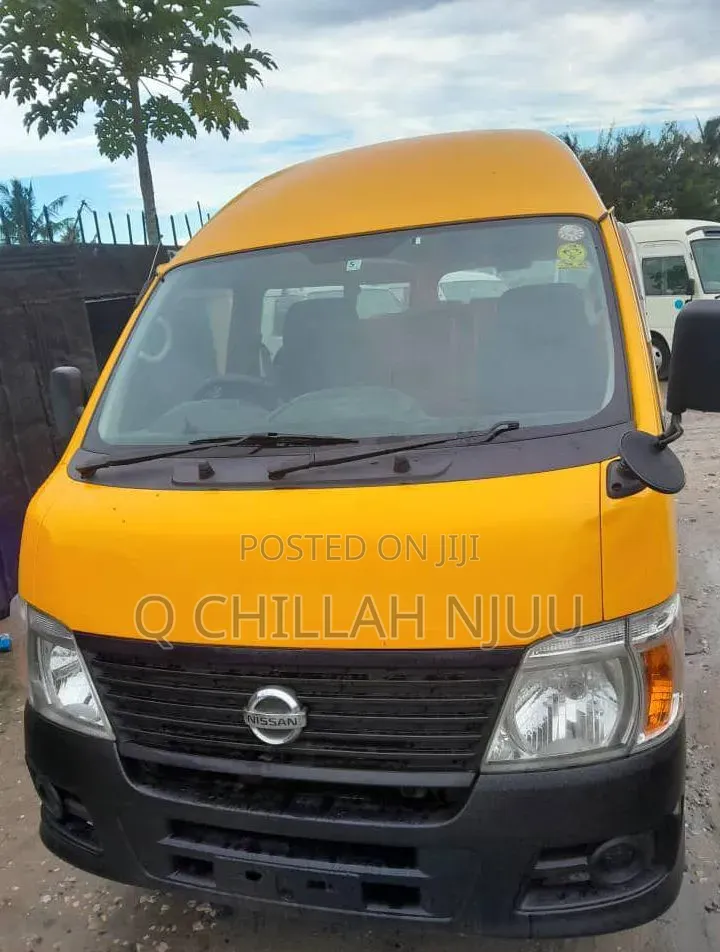 Nissan Caravan (Urvan) 2005 Yellow