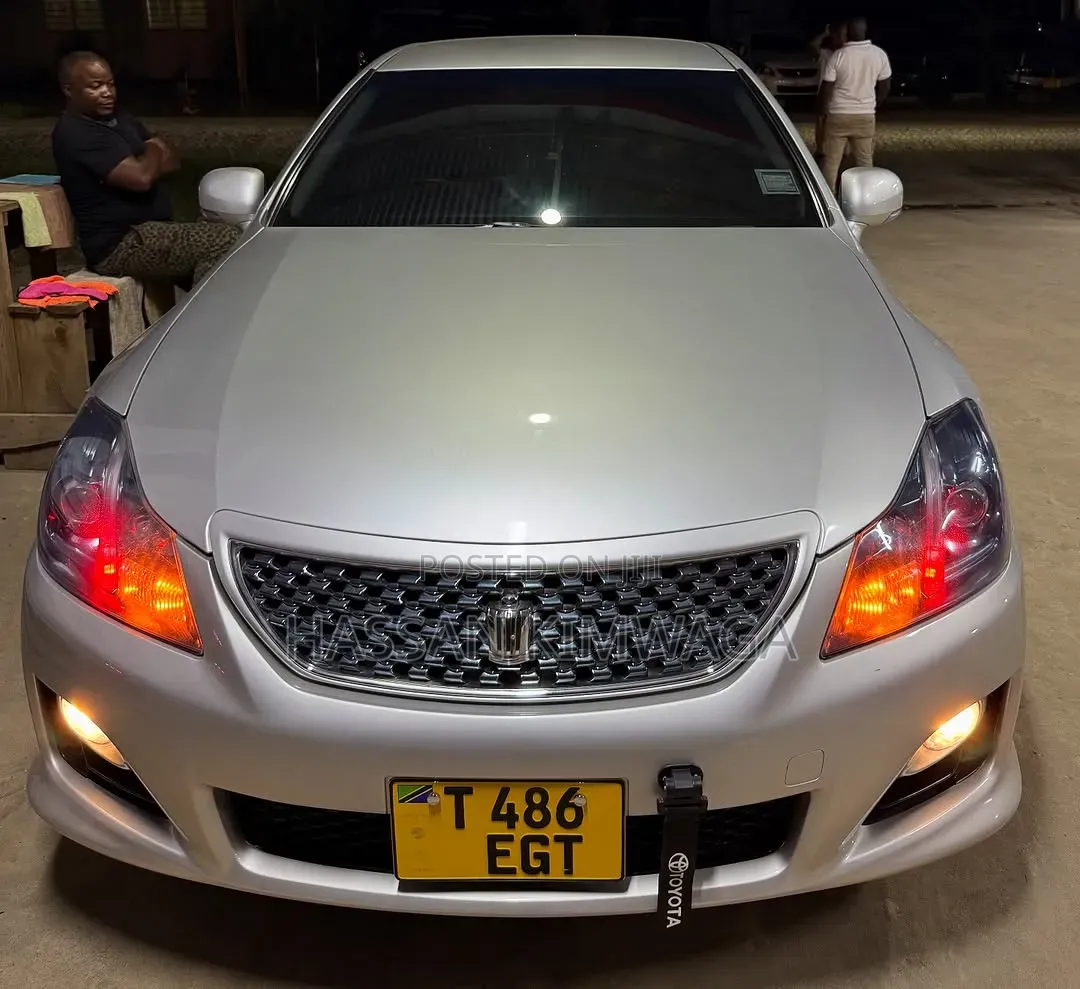 Toyota Crown 2010 Silver