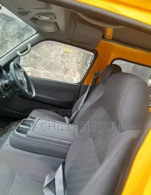 Nissan Caravan (Urvan) 2005 Yellow
