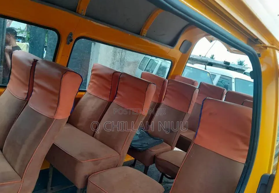 Nissan Caravan (Urvan) 2005 Yellow