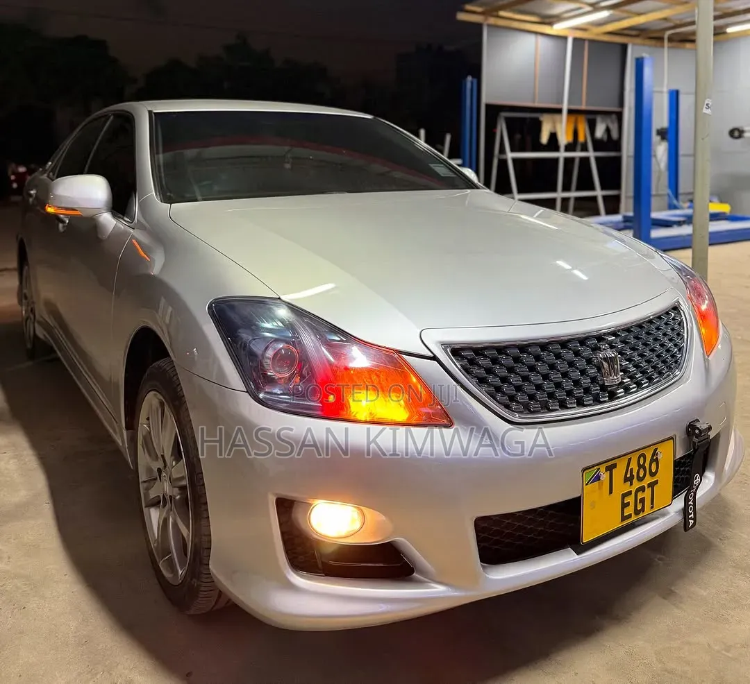 Toyota Crown 2010 Silver