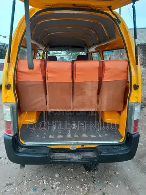 Nissan Caravan (Urvan) 2005 Yellow