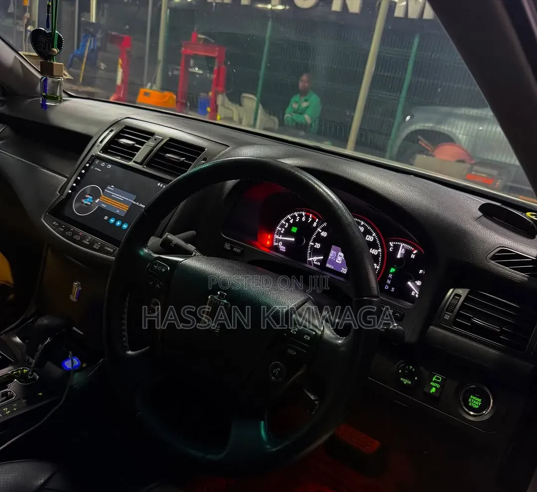 Toyota Crown 2010 Silver