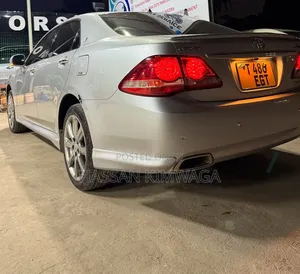 Toyota Crown 2010 Silver