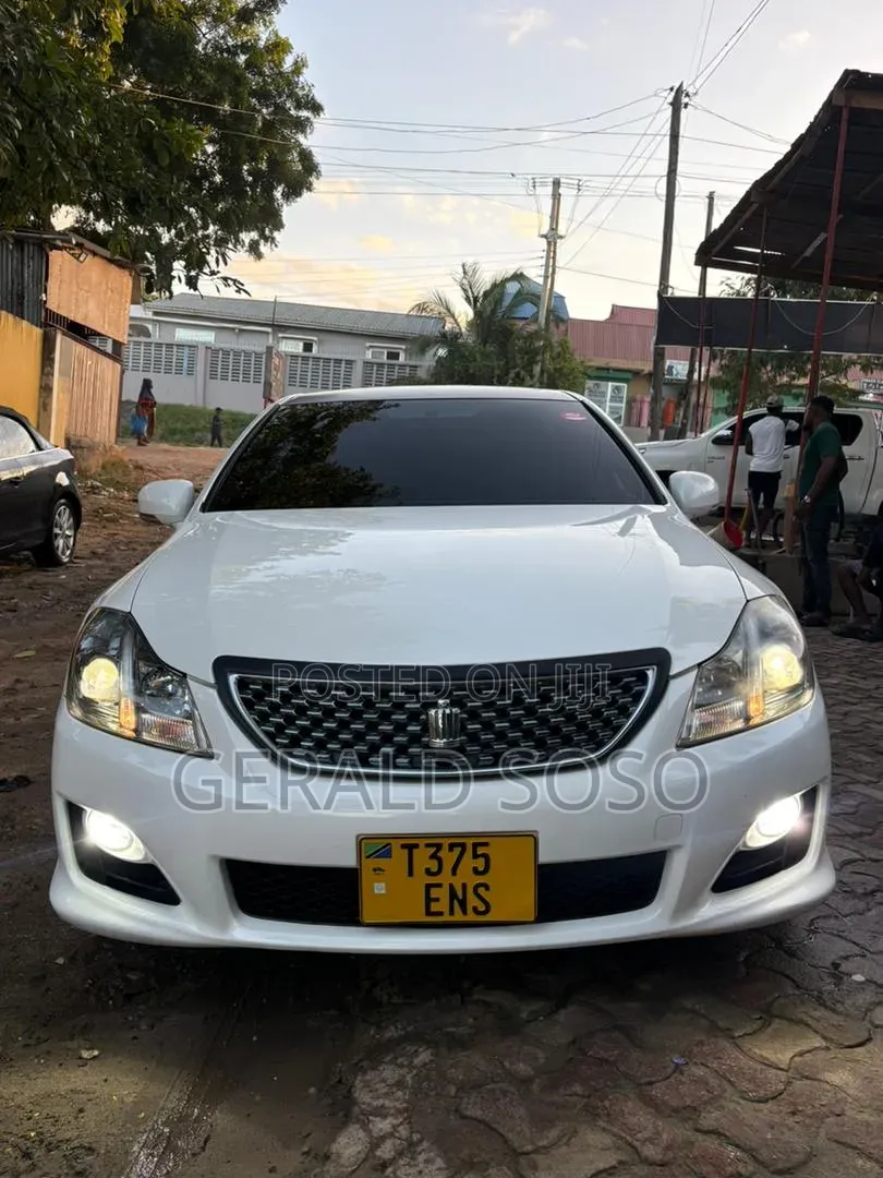 Toyota Crown 2009 White