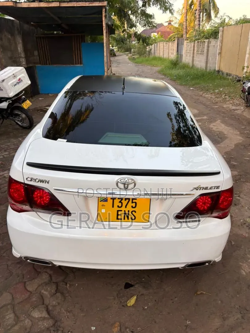 Toyota Crown 2009 White