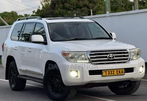 Toyota Land Cruiser 2014 Pearl