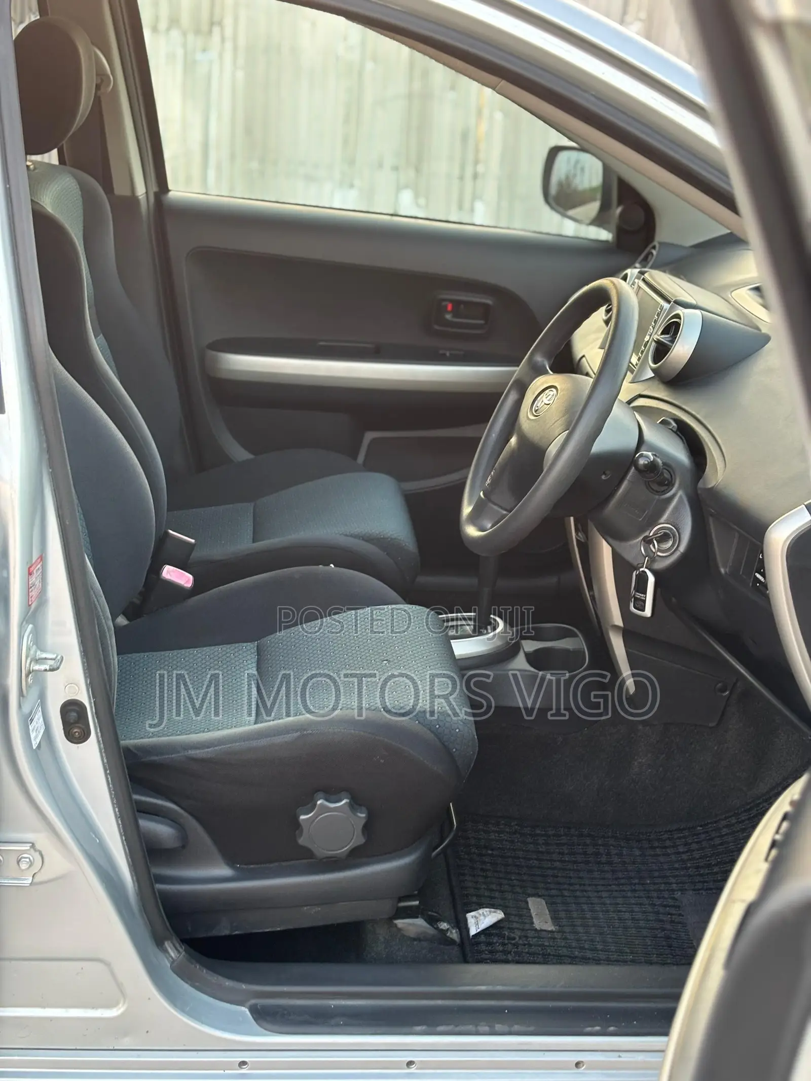 Toyota IST 2005 Silver