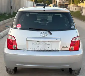 Toyota IST 2005 Silver