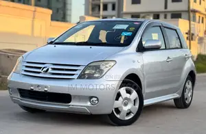 Toyota IST 2005 Silver