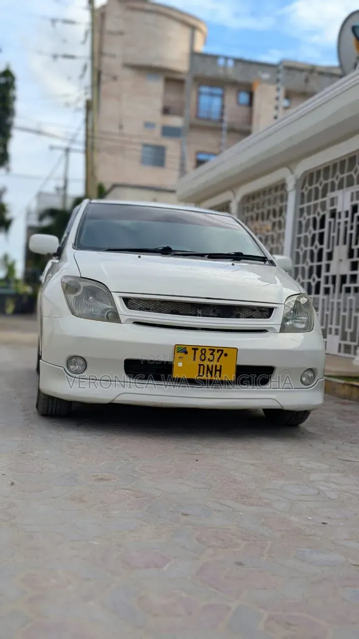 Toyota IST 2004 White