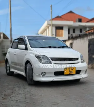 Toyota IST 2004 White