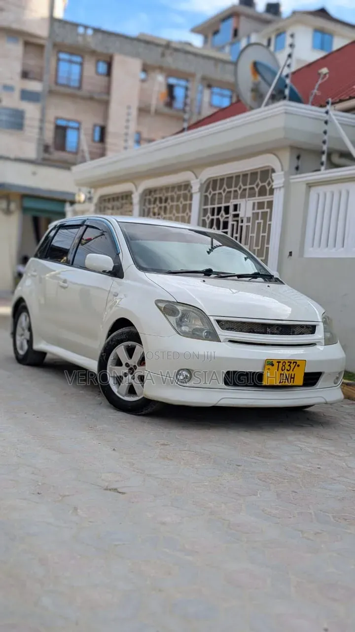 Toyota IST 2004 White