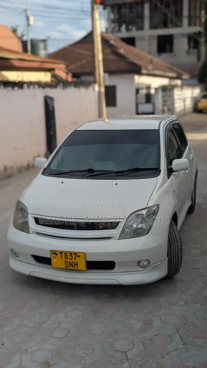 Toyota IST 2004 White