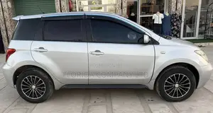 Toyota IST 2002 Silver