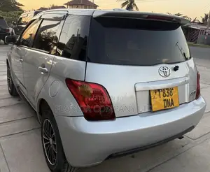 Toyota IST 2002 Silver