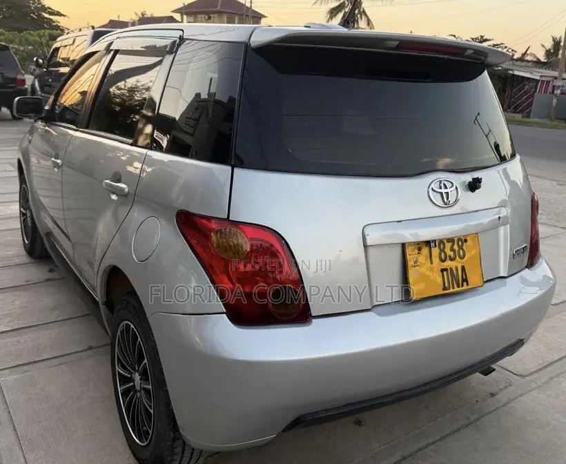Toyota IST 2002 Silver