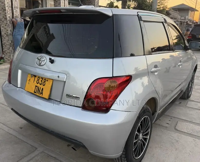 Toyota IST 2002 Silver