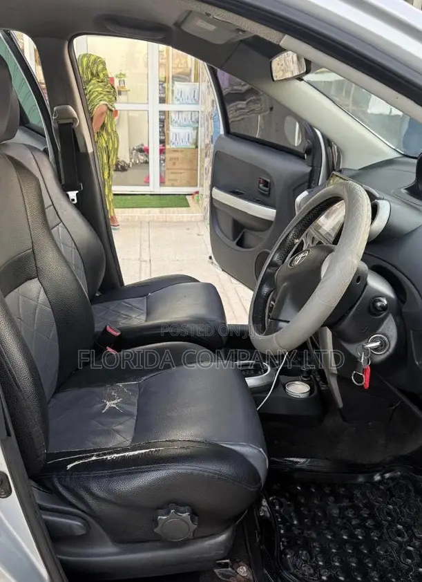 Toyota IST 2002 Silver