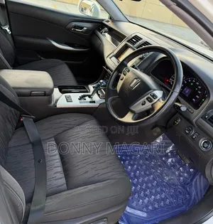 Toyota Crown 2010 White
