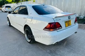 Toyota Crown 2006 White