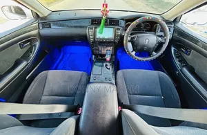 Toyota Crown 2006 White