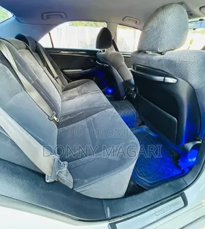 Toyota Crown 2006 White