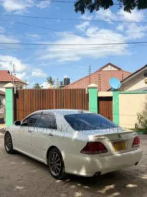 Toyota Crown 2006 White