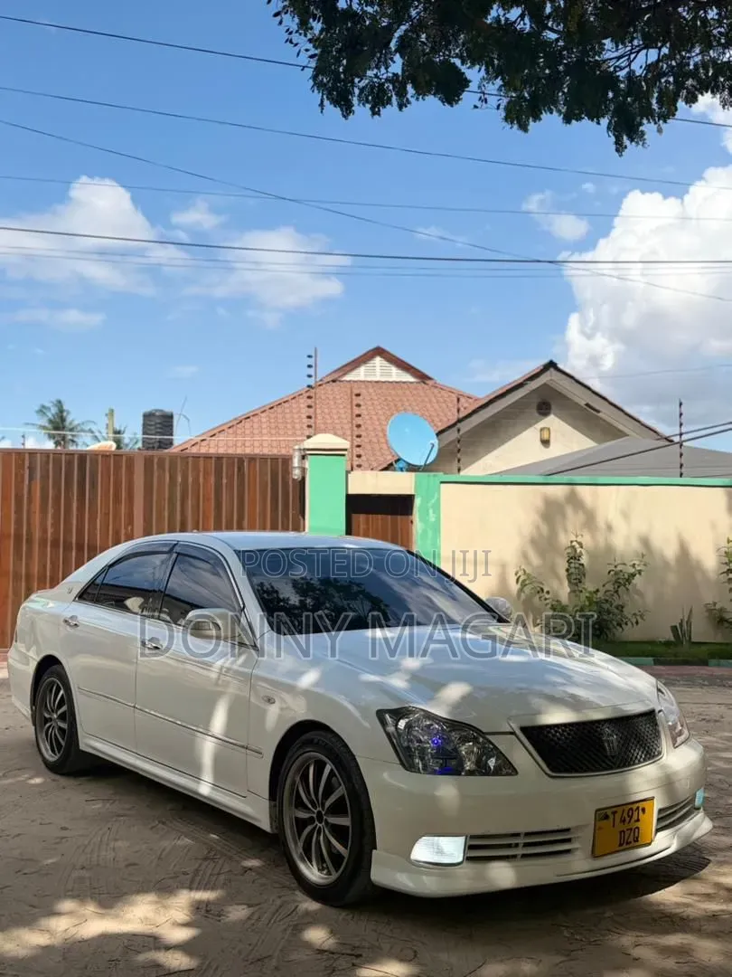 Toyota Crown 2006 White