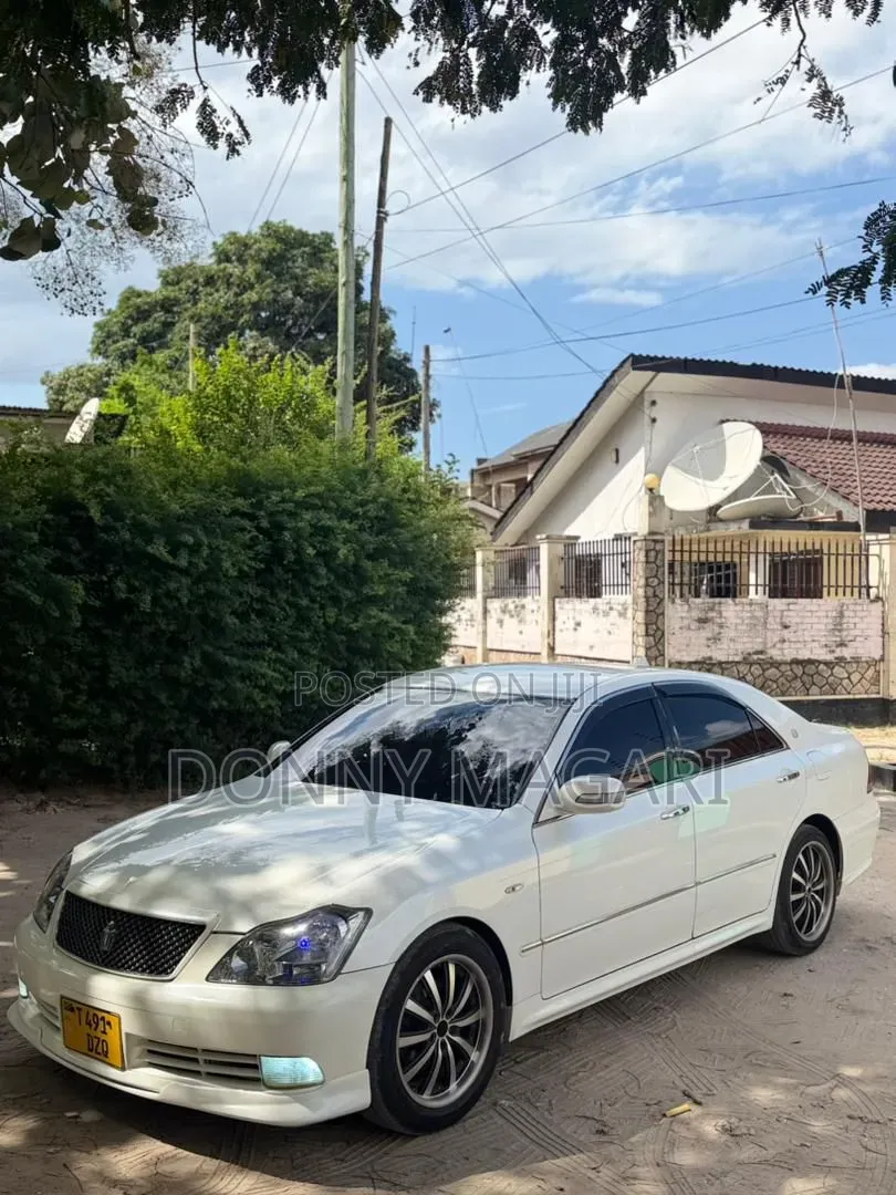 Toyota Crown 2006 White