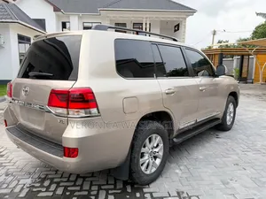 Toyota Land Cruiser Prado 2016 Gold