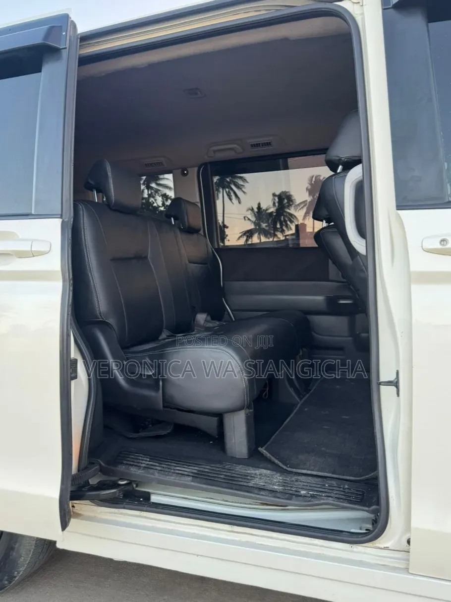 Honda Stepwgn 2011 White