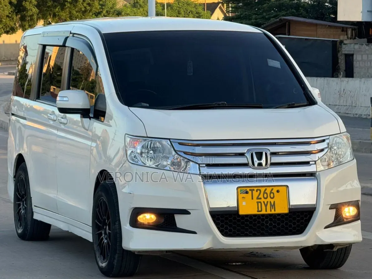 Honda Stepwgn 2011 White