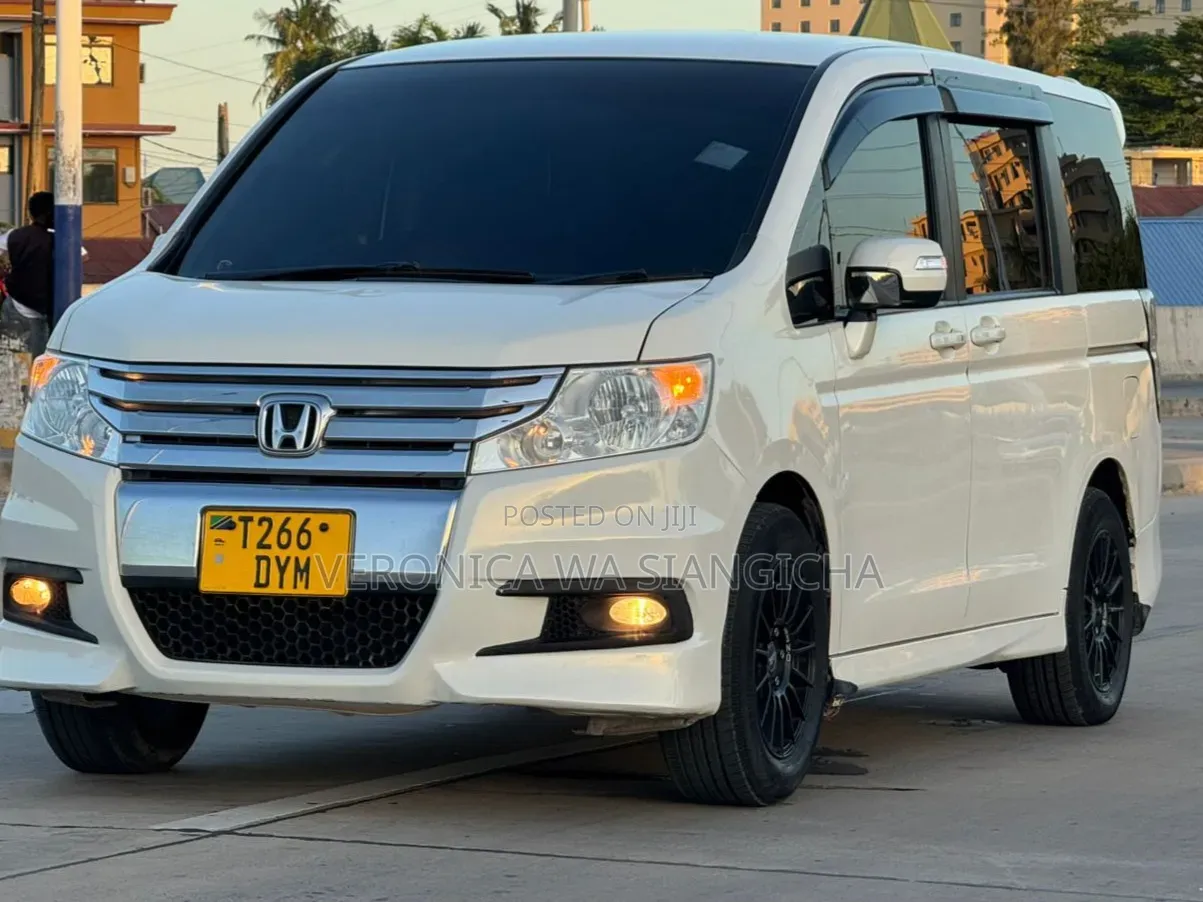 Honda Stepwgn 2011 White