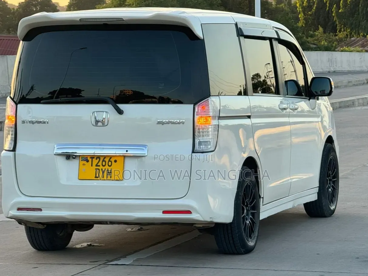 Honda Stepwgn 2011 White